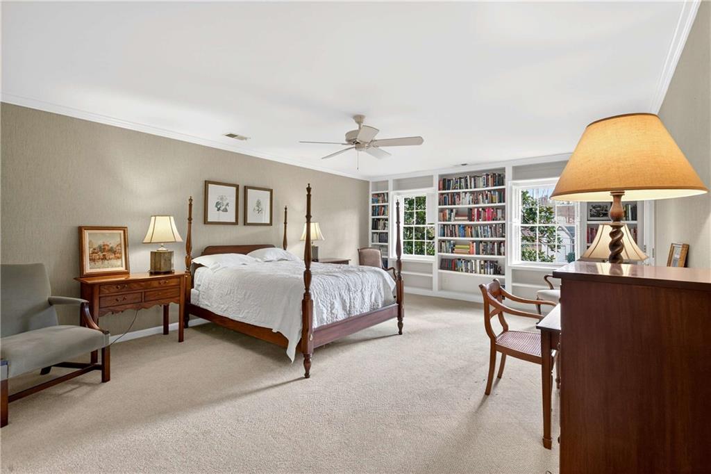 1833 Castleway Lane NE