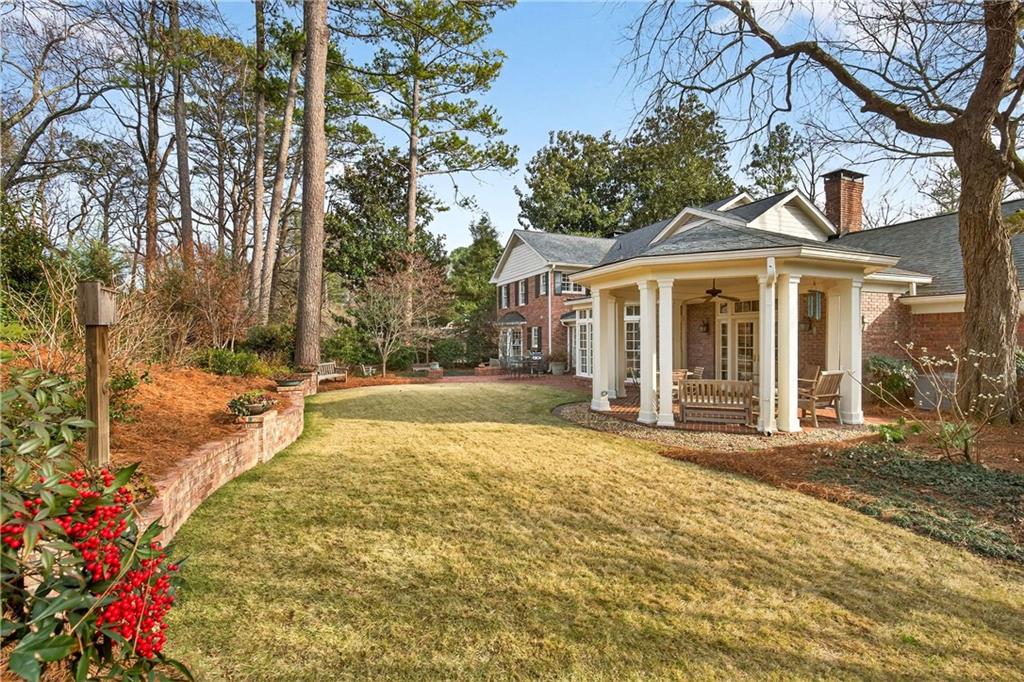 1833 Castleway Lane NE