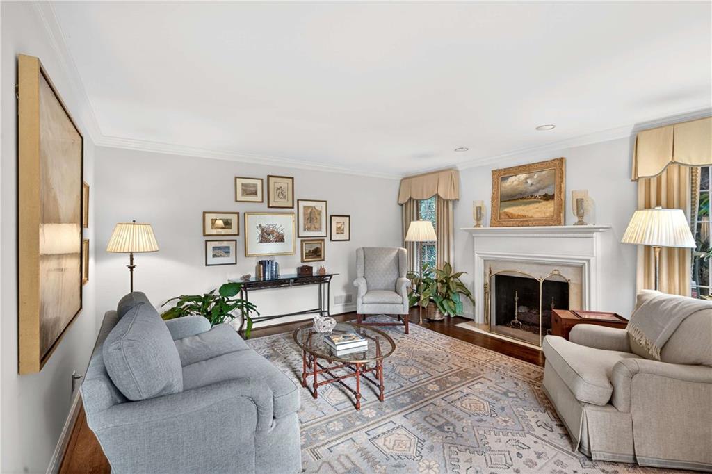 1833 Castleway Lane NE