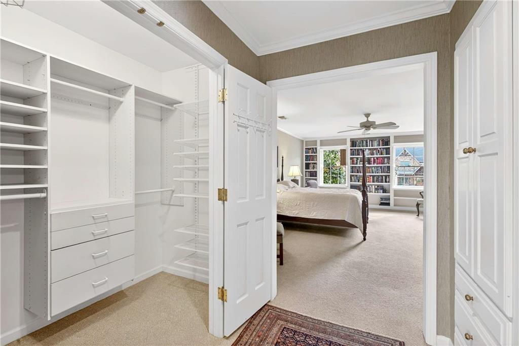 1833 Castleway Lane NE