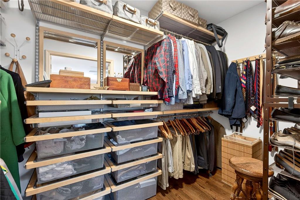 1833 Castleway Lane NE