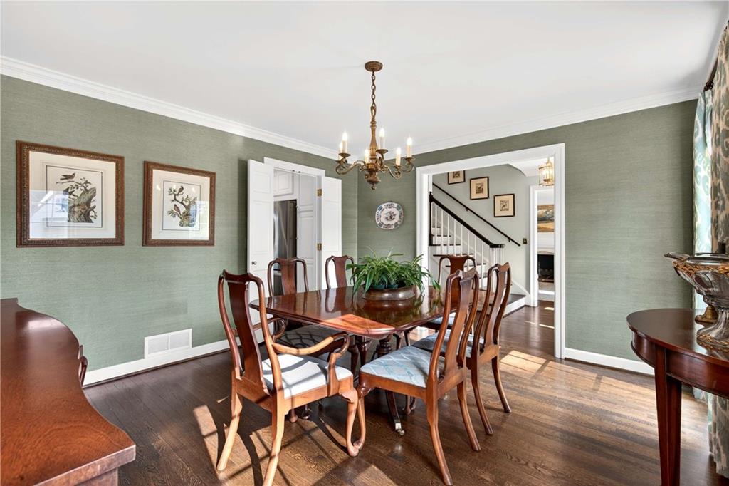 1833 Castleway Lane NE