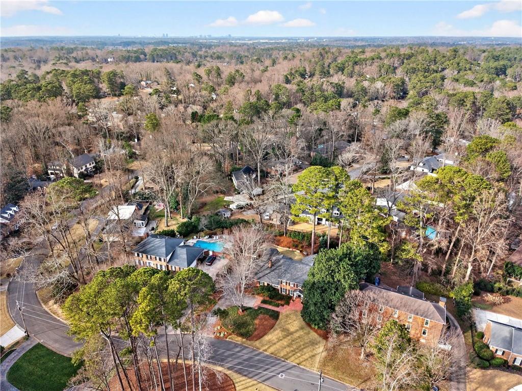 1833 Castleway Lane NE