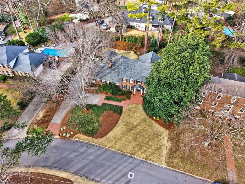 1833 Castleway Lane NE