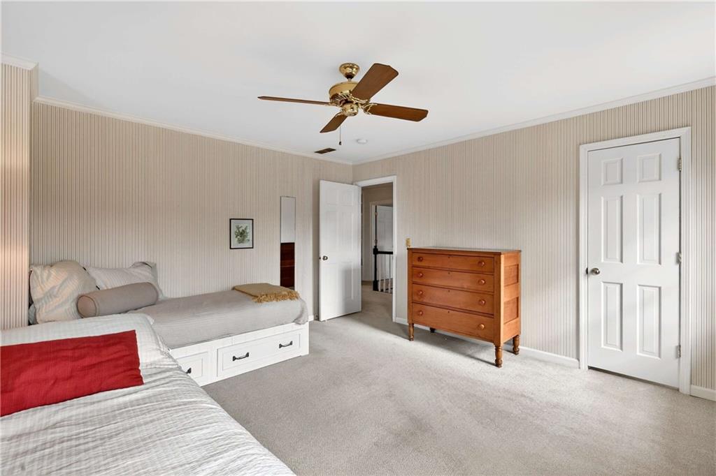 1833 Castleway Lane NE