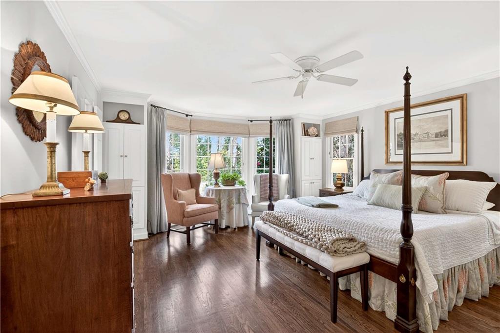 1833 Castleway Lane NE