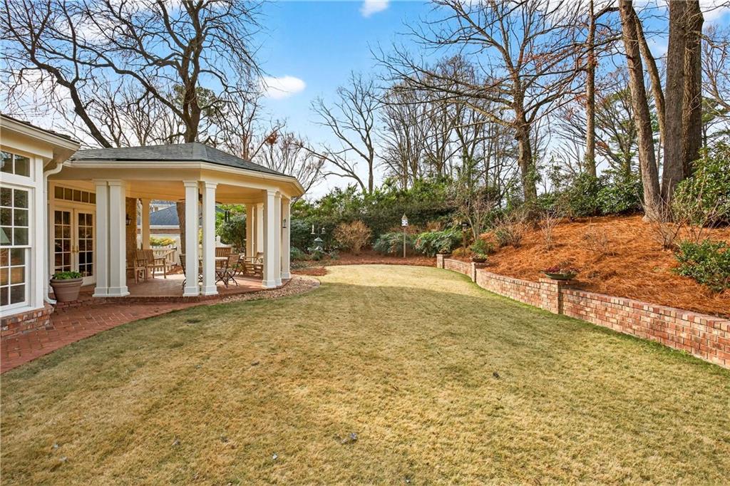 1833 Castleway Lane NE