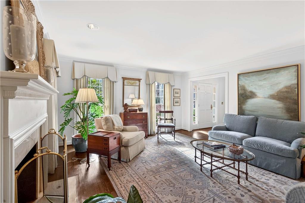 1833 Castleway Lane NE