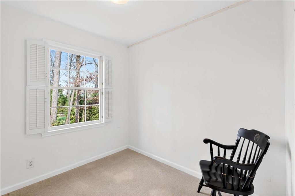 1833 Castleway Lane NE