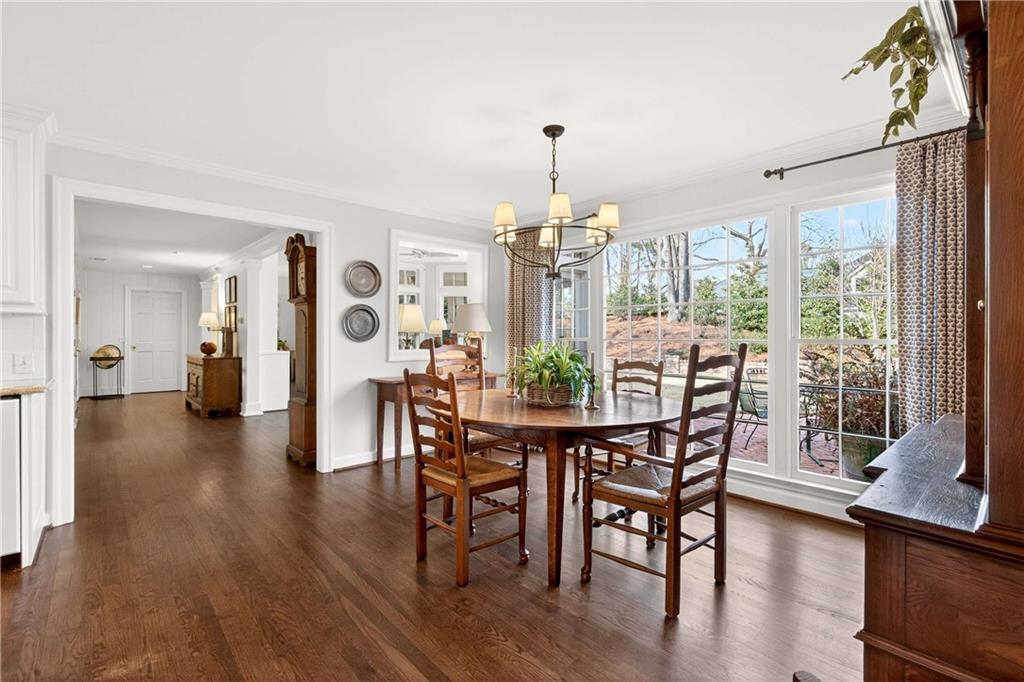 1833 Castleway Lane NE