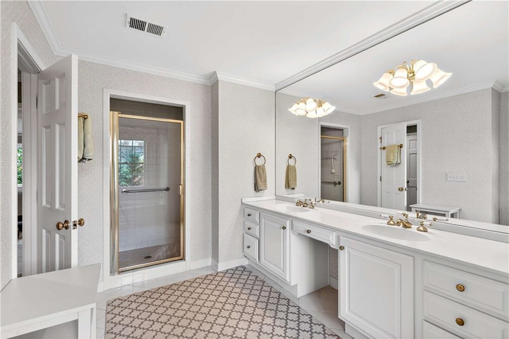 1833 Castleway Lane NE