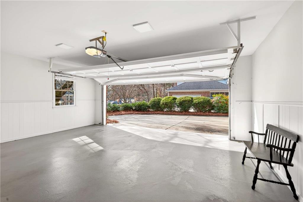 1833 Castleway Lane NE