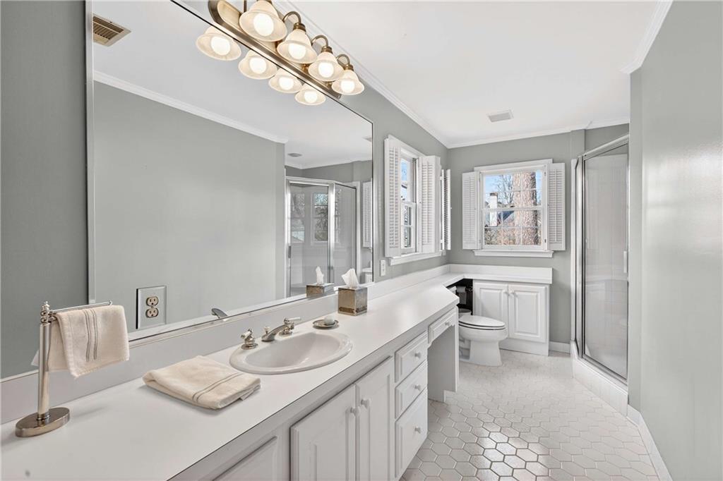 1833 Castleway Lane NE