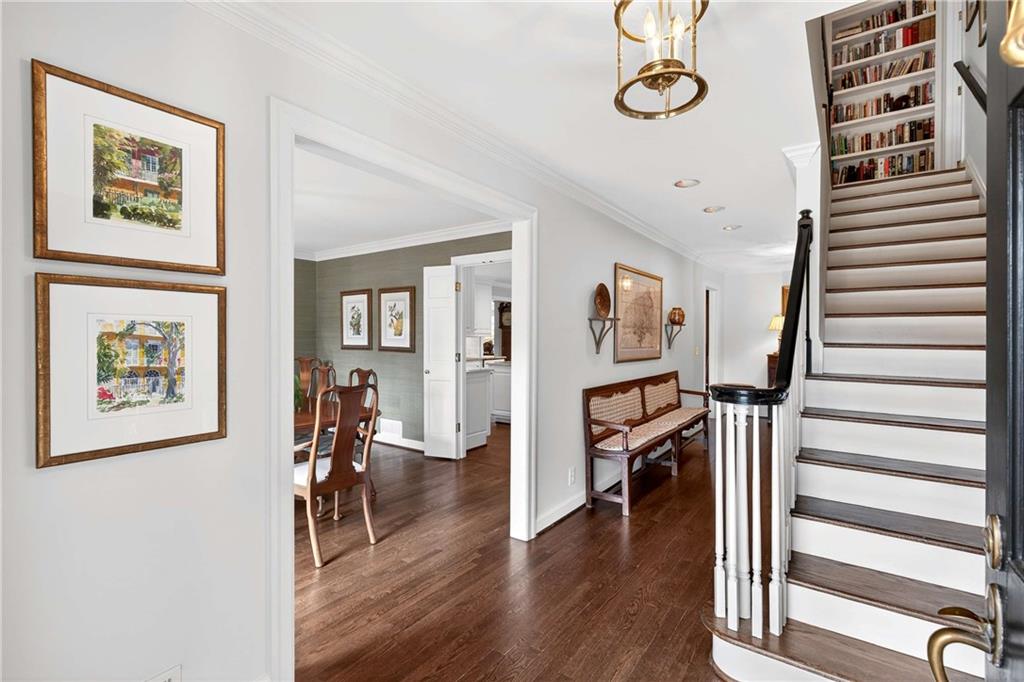 1833 Castleway Lane NE