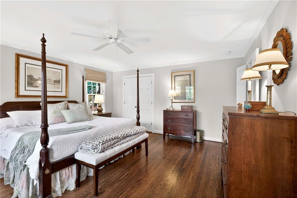 1833 Castleway Lane NE