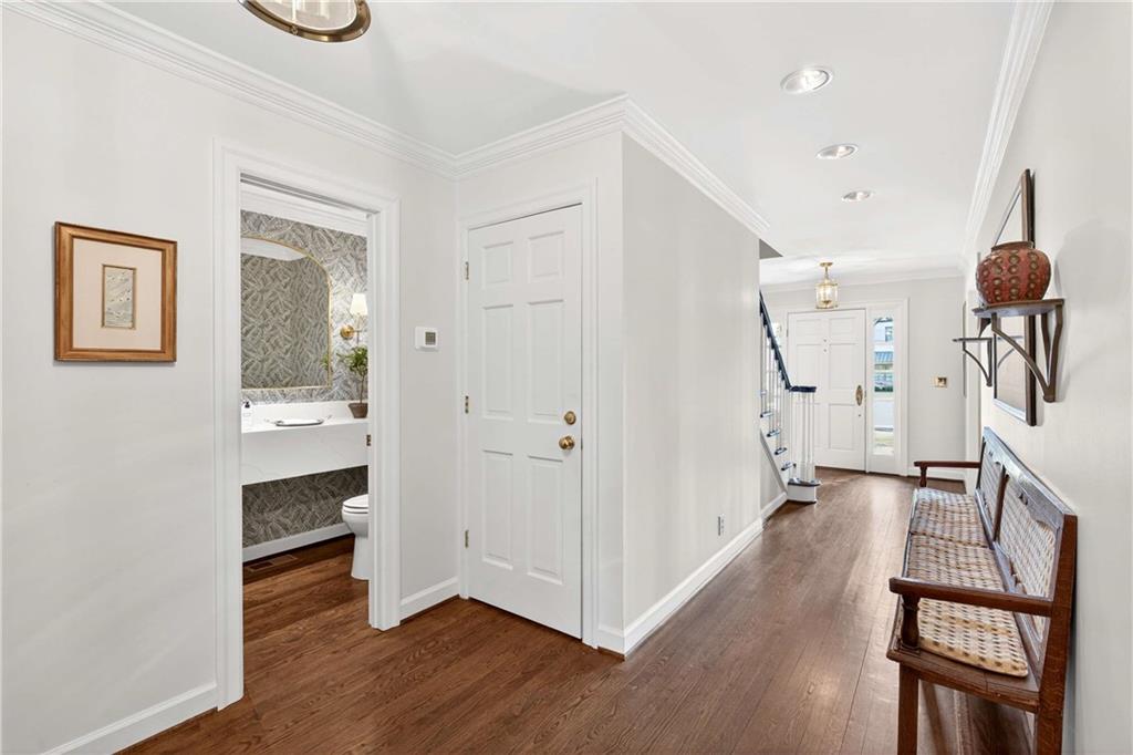 1833 Castleway Lane NE