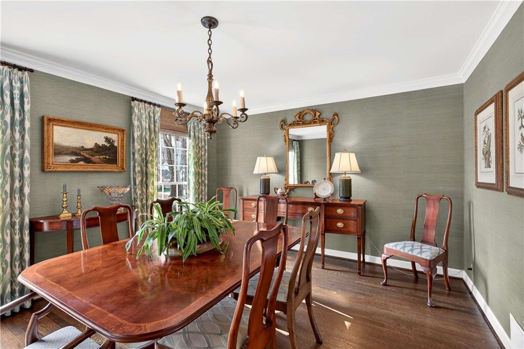 1833 Castleway Lane NE