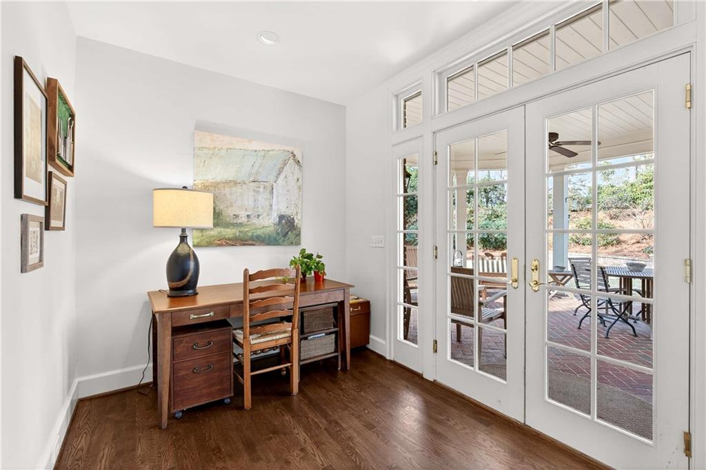 1833 Castleway Lane NE