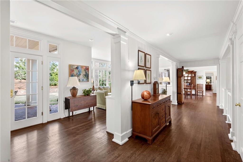 1833 Castleway Lane NE