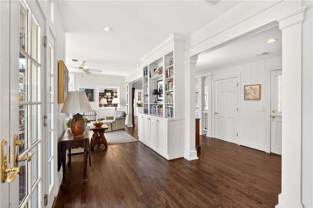 1833 Castleway Lane NE