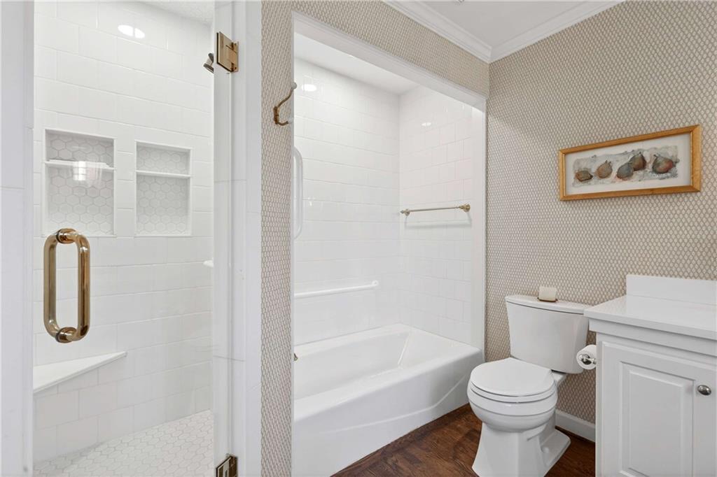 1833 Castleway Lane NE