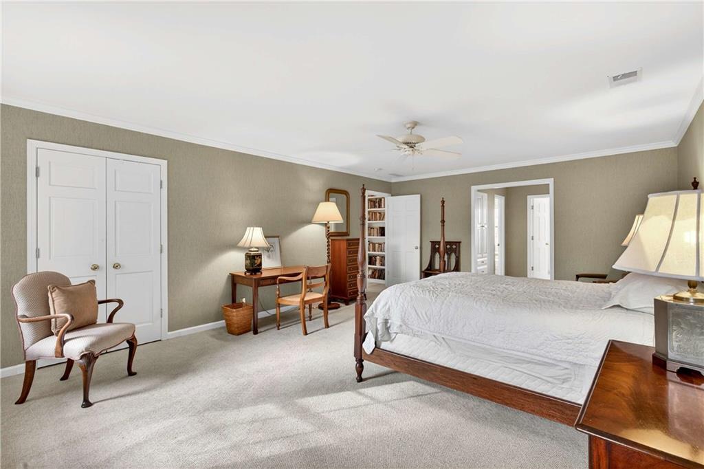 1833 Castleway Lane NE