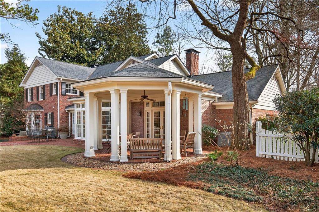 1833 Castleway Lane NE