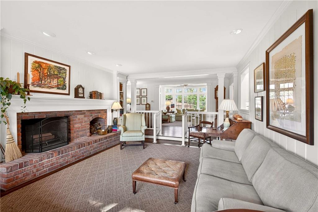 1833 Castleway Lane NE