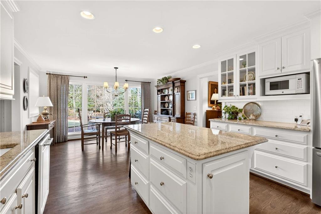 1833 Castleway Lane NE