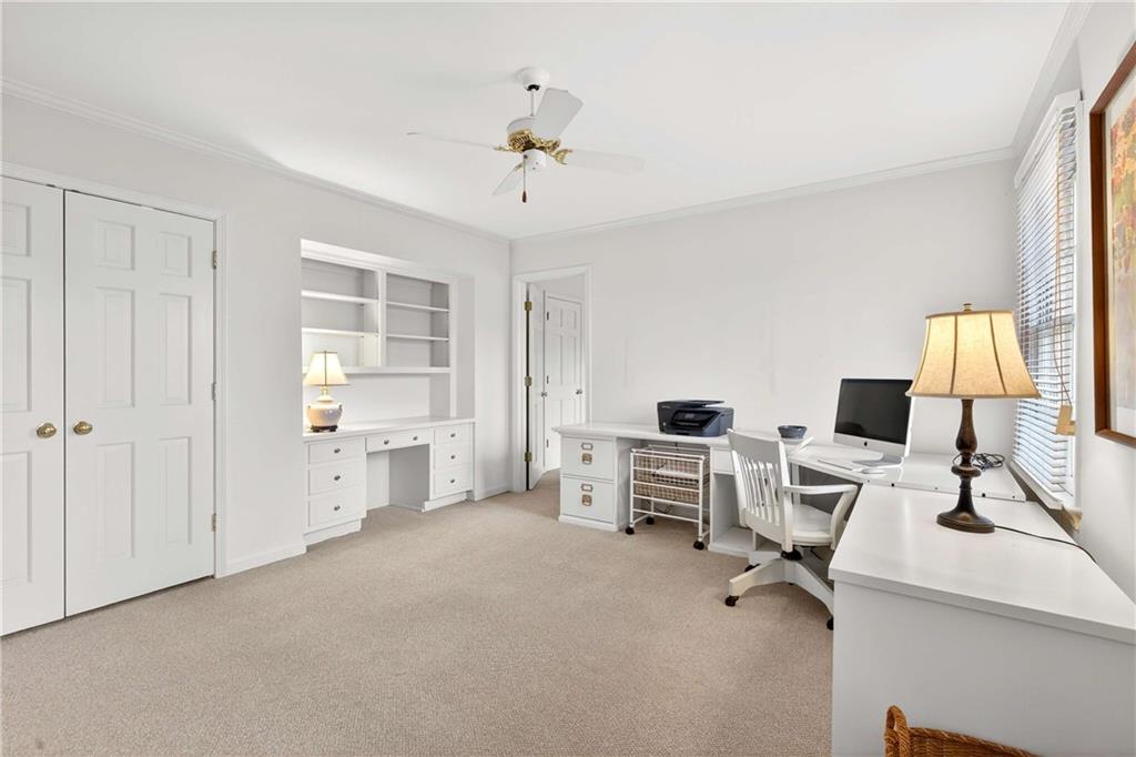 1833 Castleway Lane NE