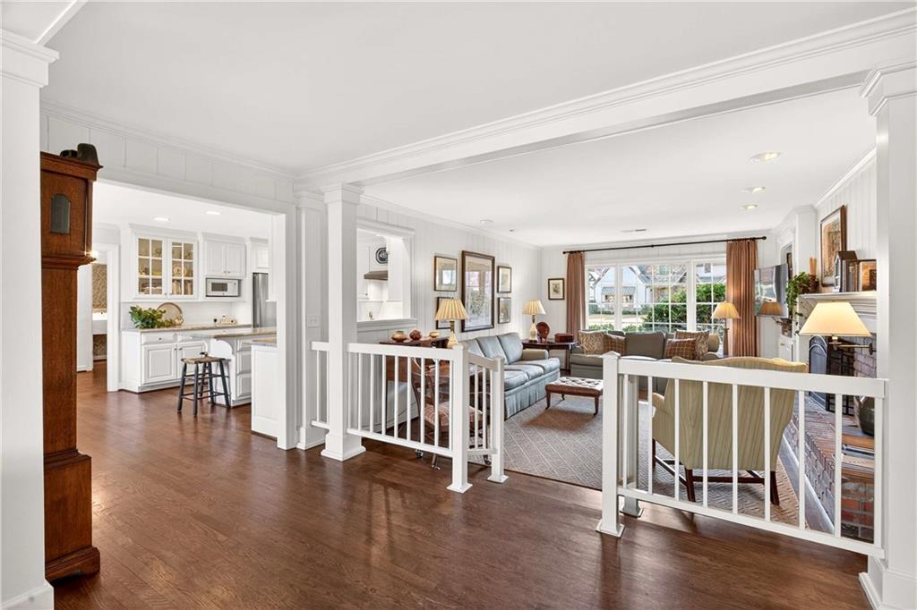 1833 Castleway Lane NE