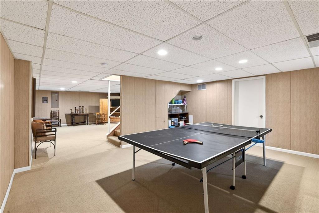 1833 Castleway Lane NE