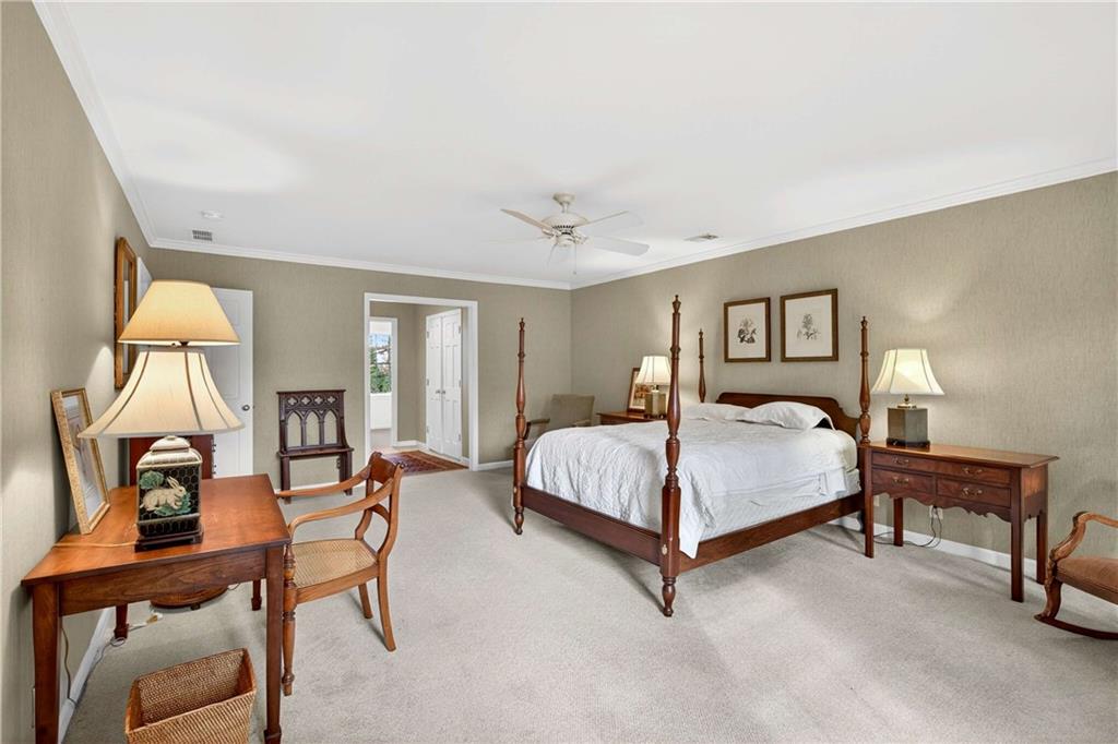 1833 Castleway Lane NE