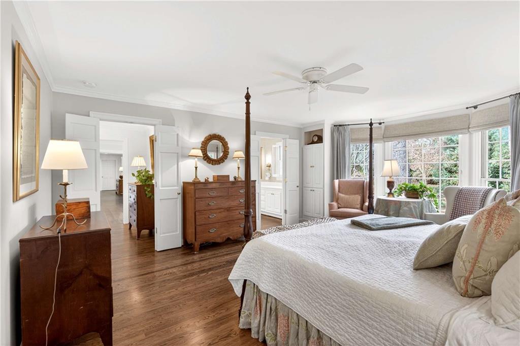 1833 Castleway Lane NE