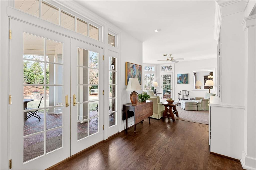 1833 Castleway Lane NE