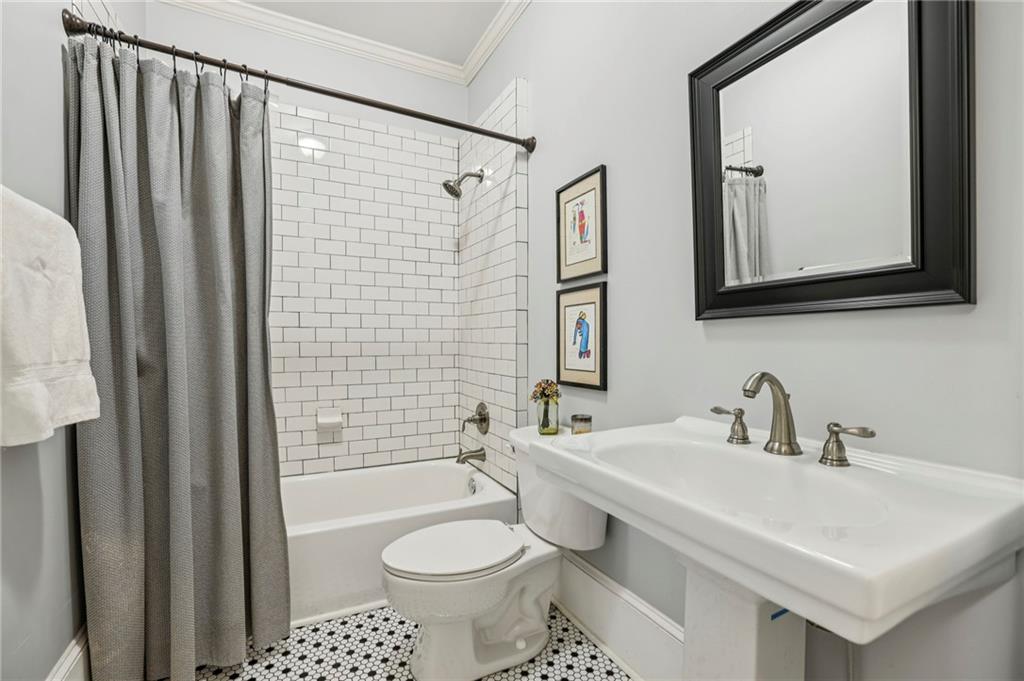 2077 Ridgedale Road NE