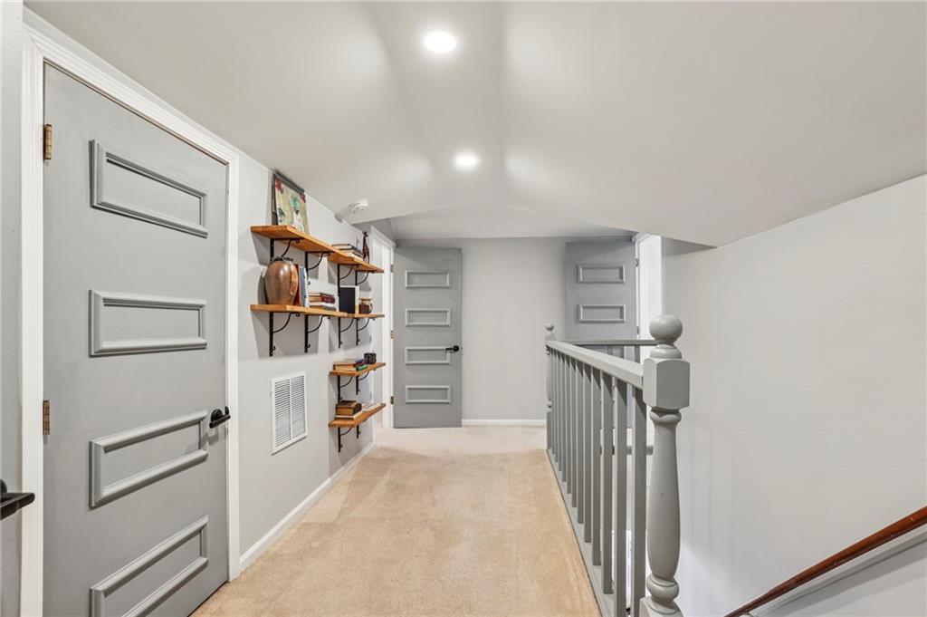 2077 Ridgedale Road NE