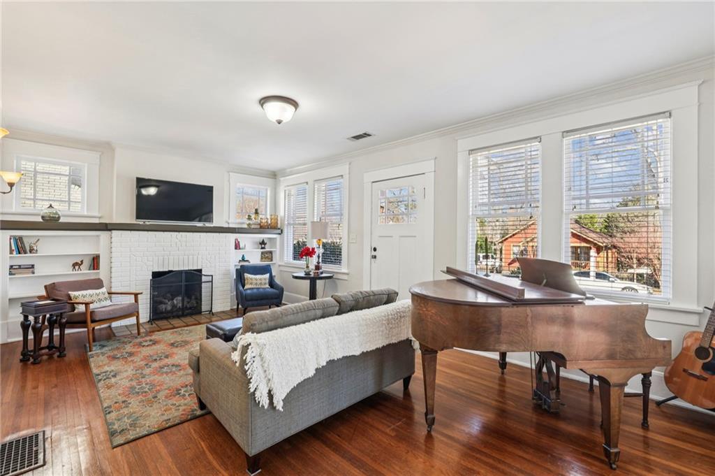 2077 Ridgedale Road NE