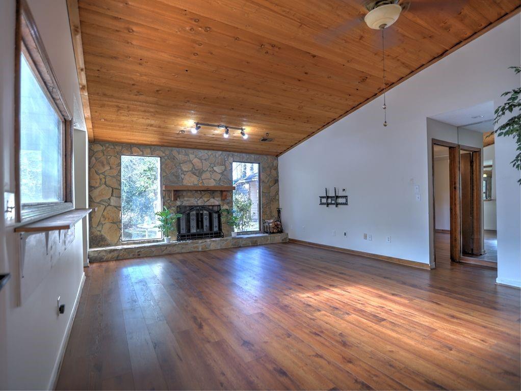 862 Bonnie Glen Drive SE