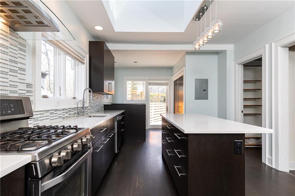 1022 Reeder Circle NE