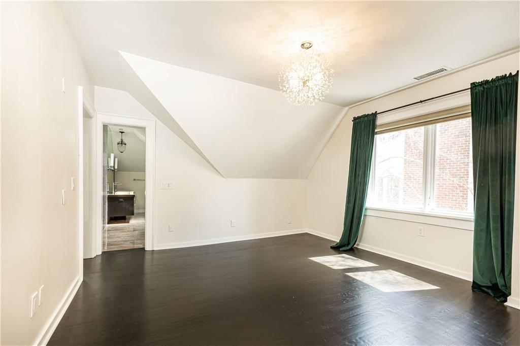 1022 Reeder Circle NE