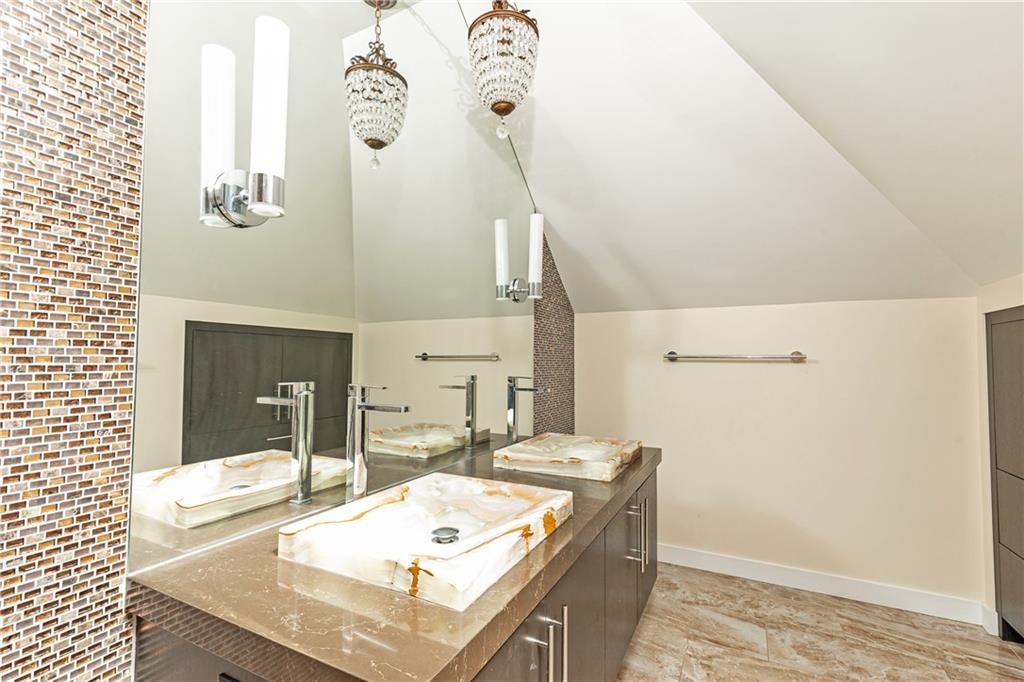 1022 Reeder Circle NE