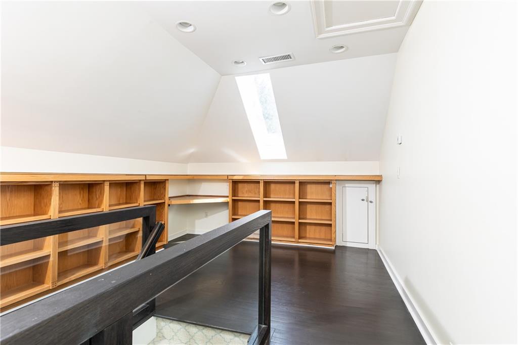 1022 Reeder Circle NE