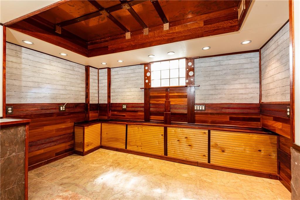 1022 Reeder Circle NE