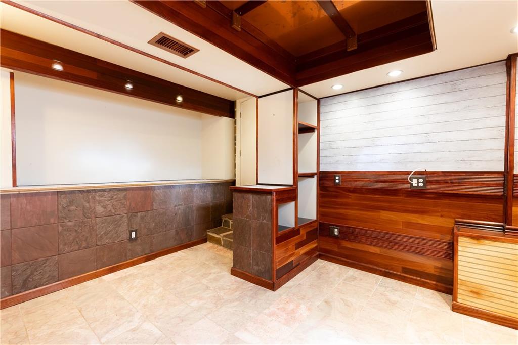 1022 Reeder Circle NE