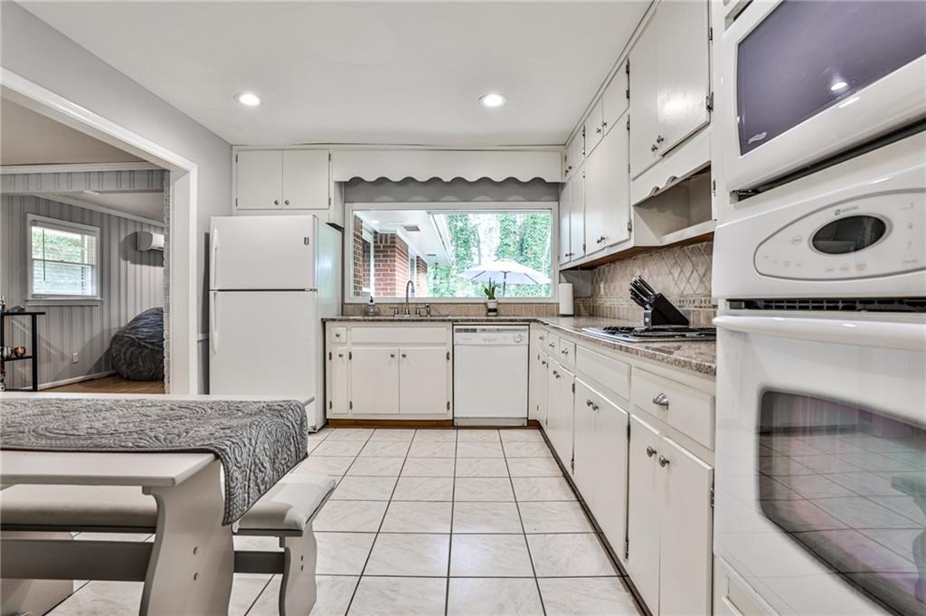 1422 Lively Ridge Road NE