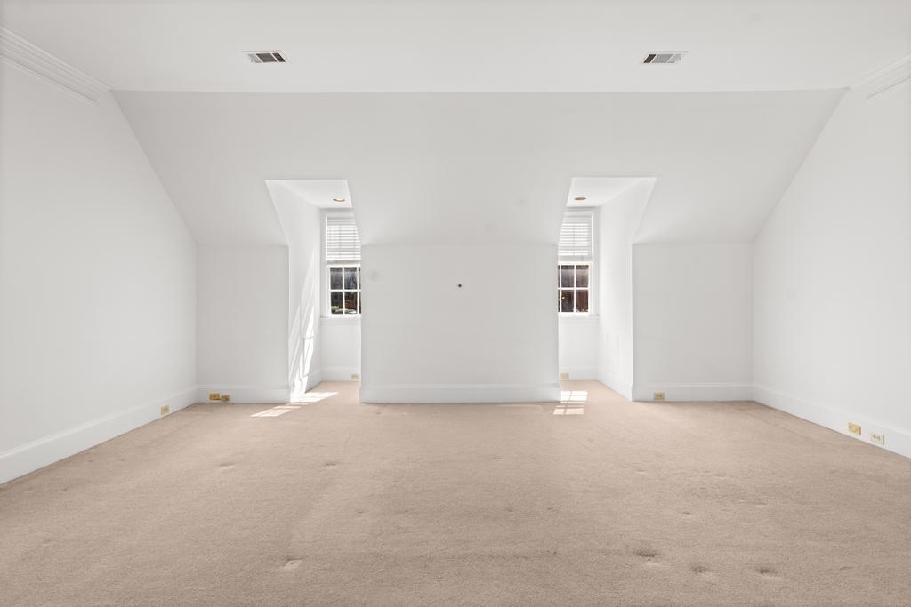 472 Ivy Park Lane NE