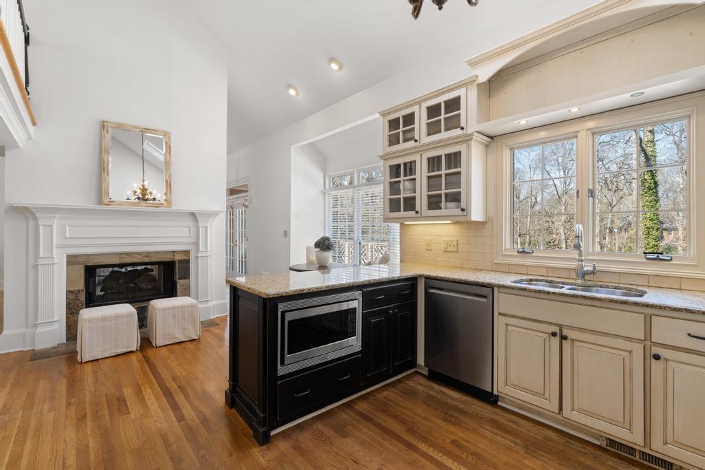 472 Ivy Park Lane NE