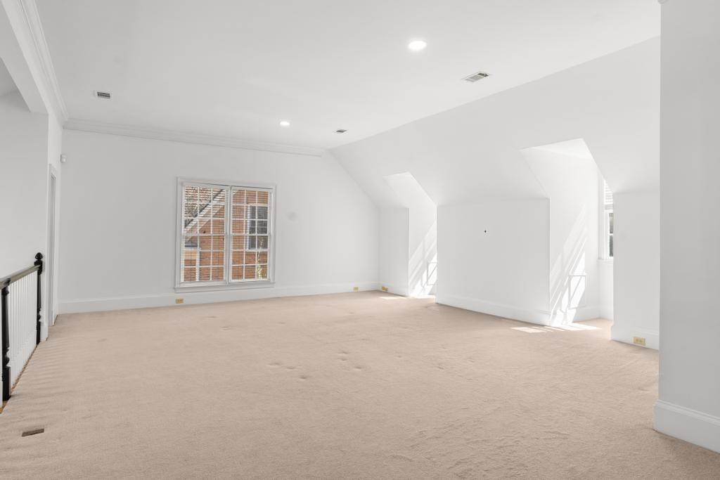 472 Ivy Park Lane NE