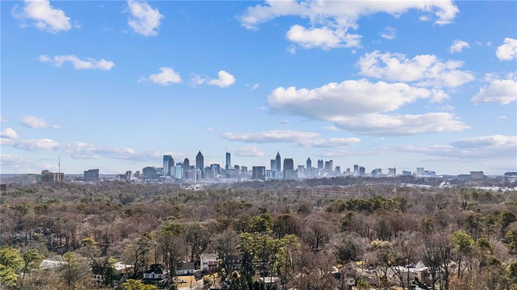 686 Longwood Drive NW